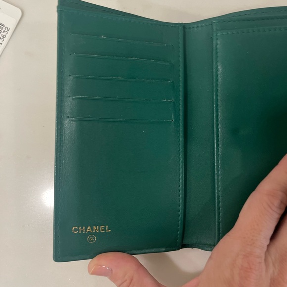 Chanel rare emerald metallic wallet authentic - Picture 7 of 8
